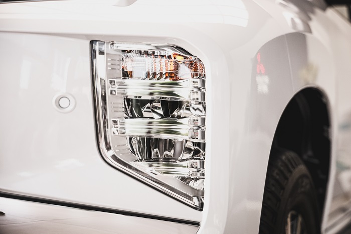 Cụm đèn chức năng dạng 3 tầng tăng tính thể thao.